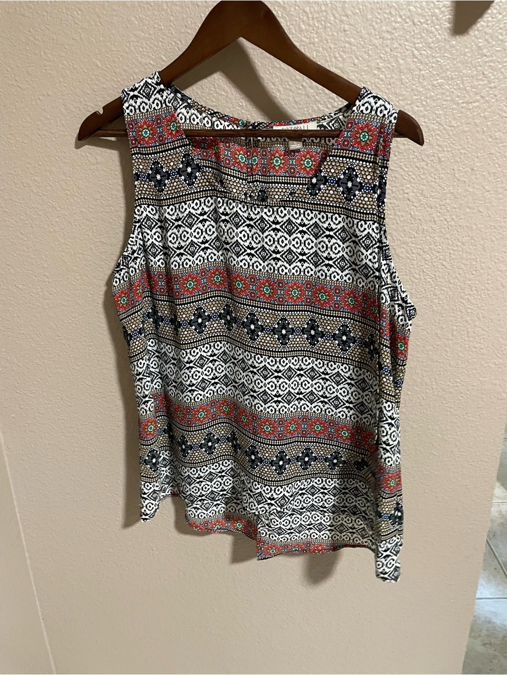 Sleeveless Patterned Women's Top - Black, White & Red